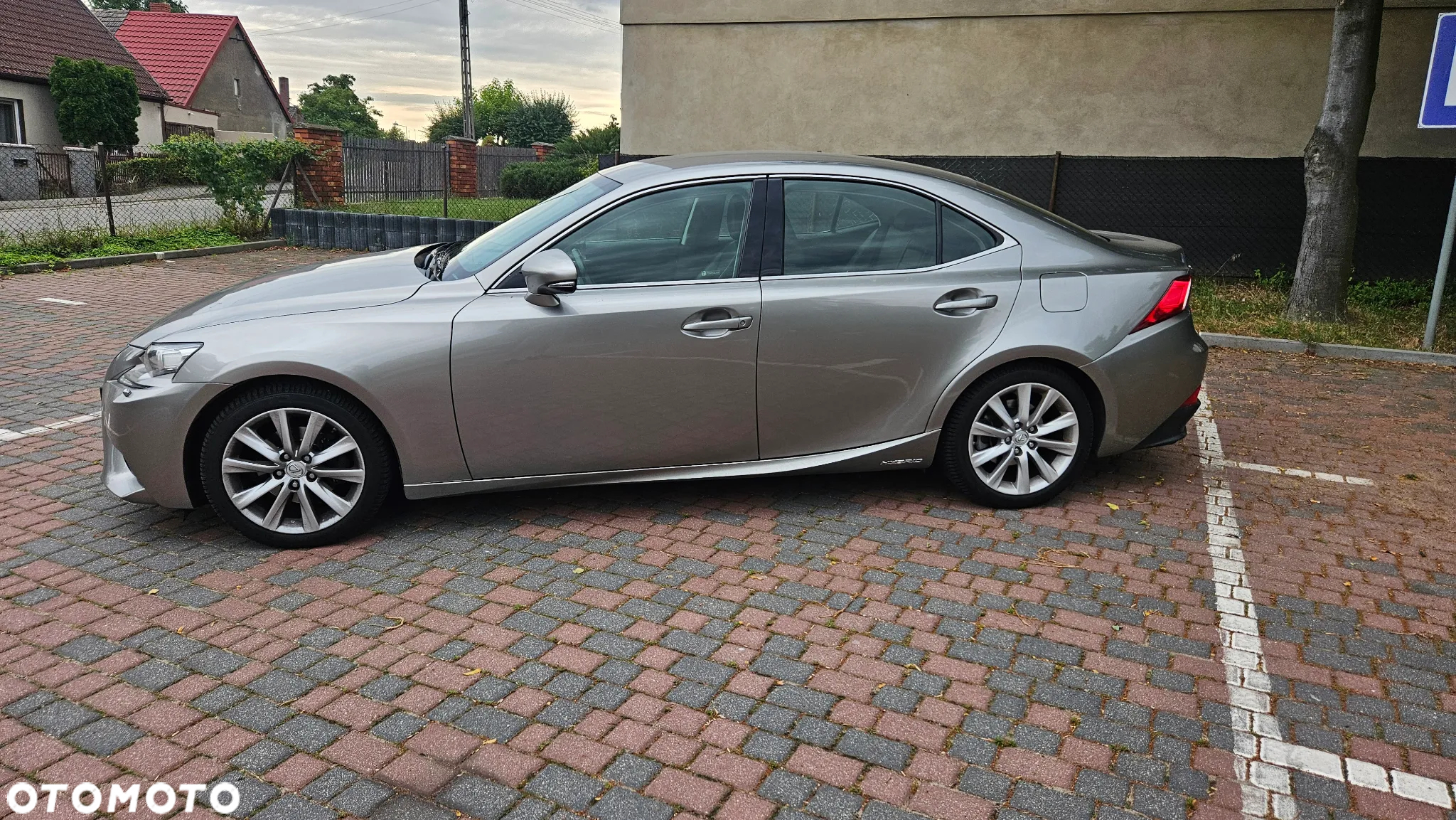 Lexus IS 300h - 9