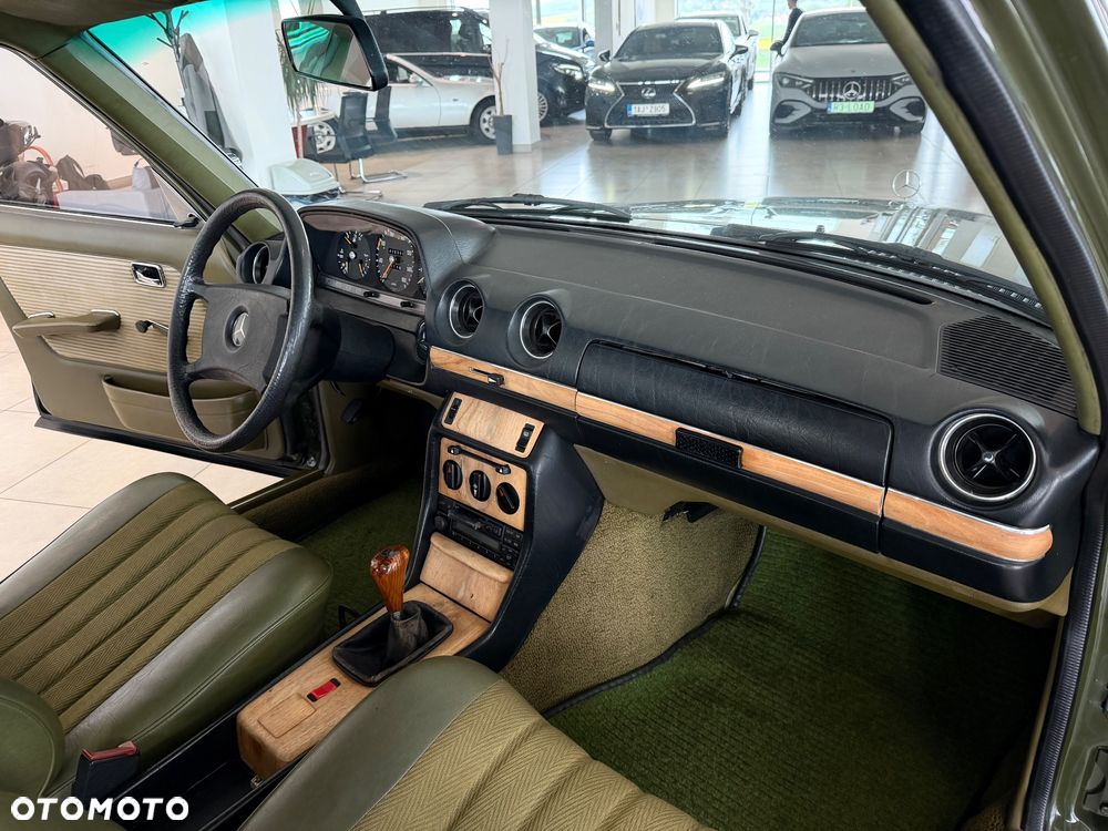 Mercedes-Benz W123 - 30