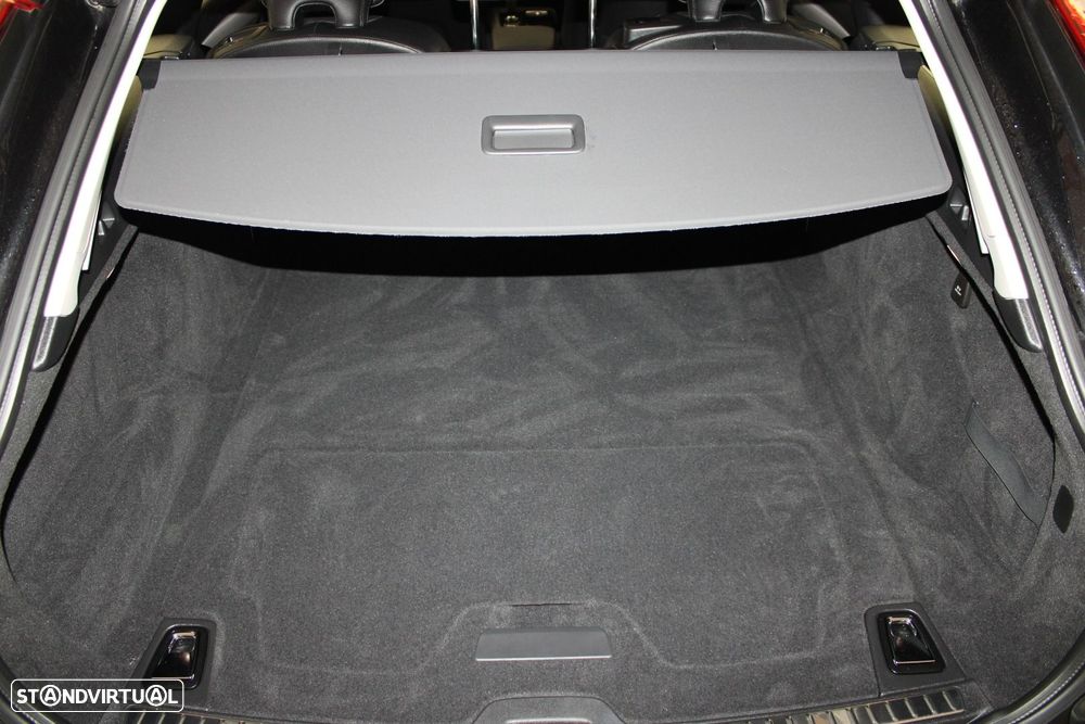 Volvo V90 2.0 T8 Momentum Plus AWD Geartronic - 26