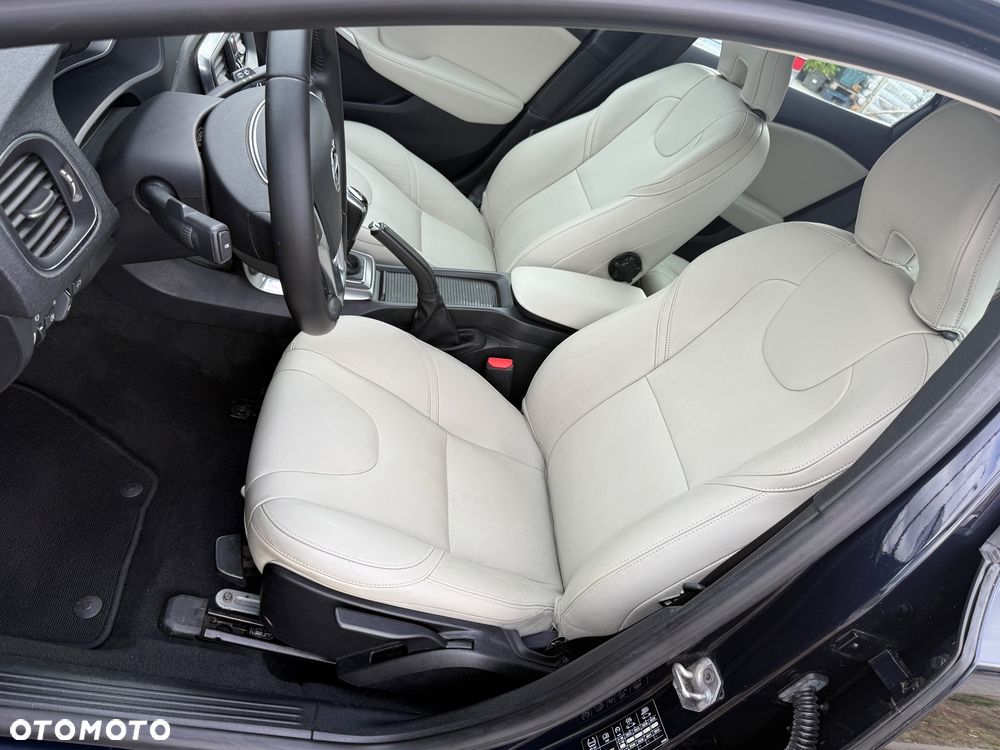Volvo V40 D4 Summum - 9
