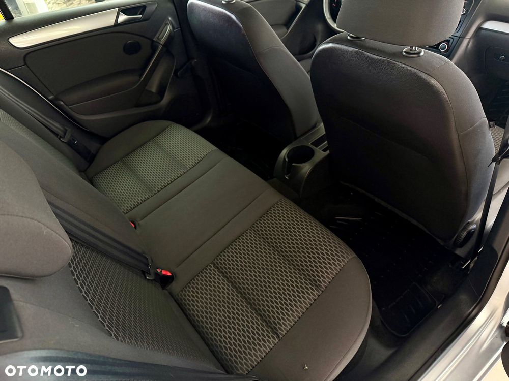 Volkswagen Golf - 6