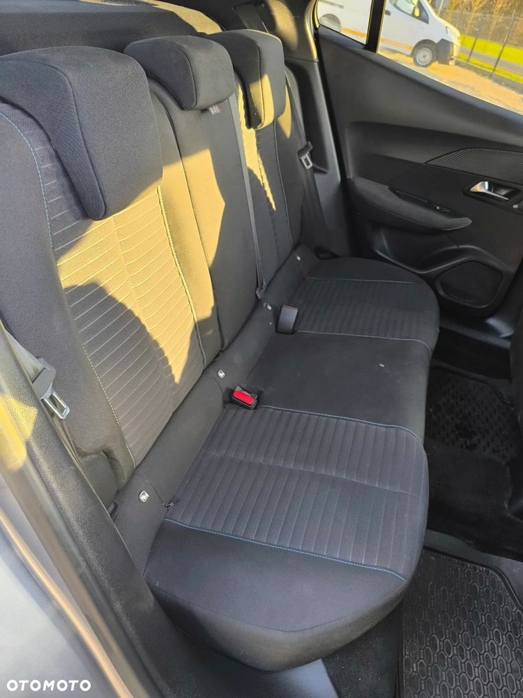 Peugeot 2008 1.2 Pure Tech GPF Style S&S - 15