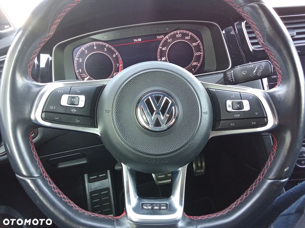 Volkswagen Golf - 12