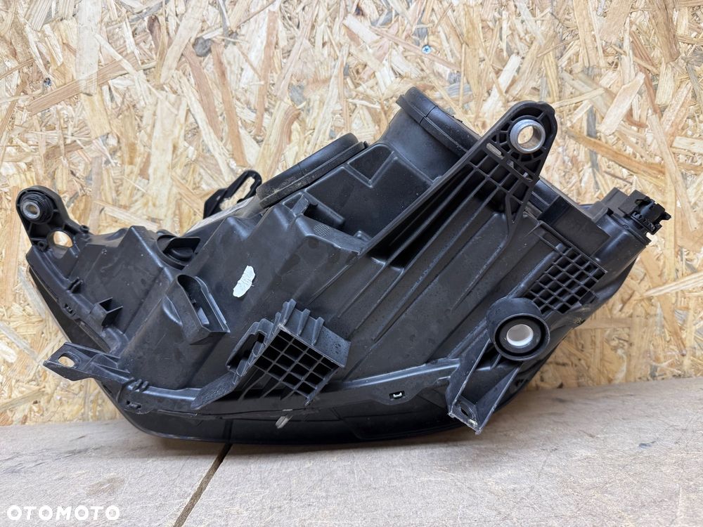 LAMPA PRZÓD PRAWA PRZEDNIA PRAWA ZWYKŁA AUDI A1 82A 82A941004 - 5
