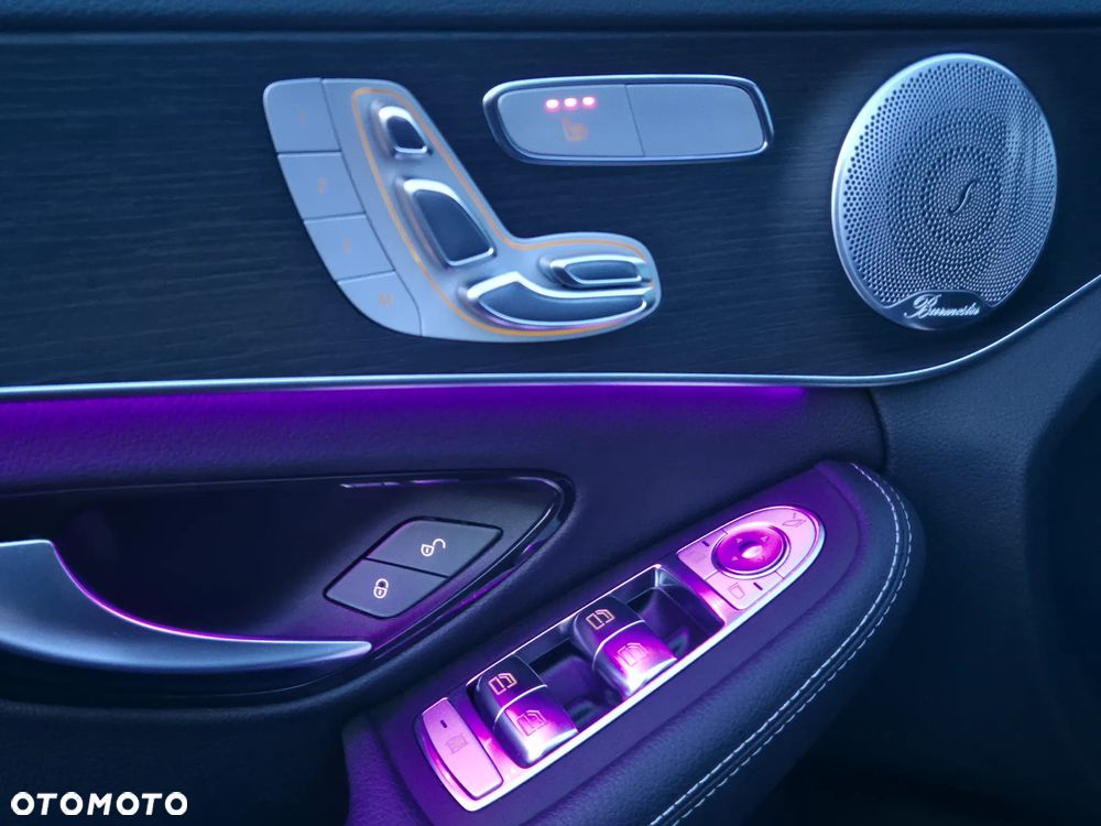 Mercedes-Benz Klasa C 220 d 4Matic T 9G-TRONIC AMG Line - 26