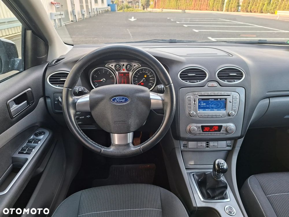 Ford Focus 2.0 16V Titanium - 14