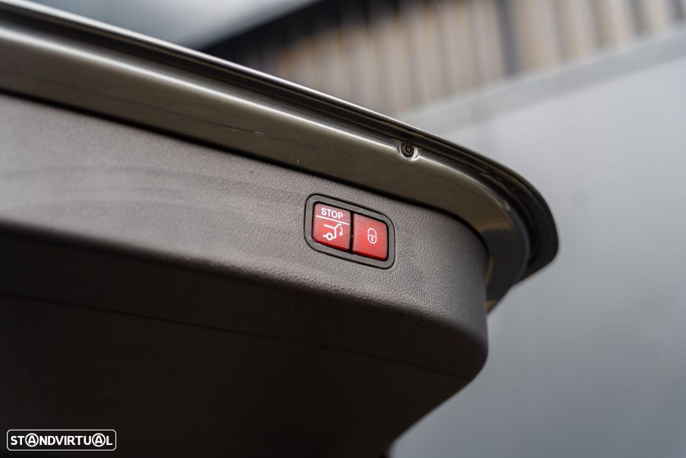 Mercedes-Benz C 300 e T 9G-TRONIC Avantgarde - 30