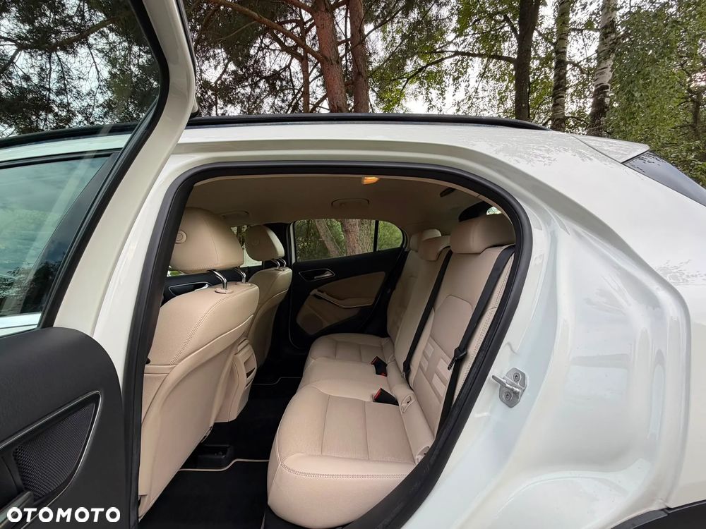 Mercedes-Benz GLA 200 7G-DCT Style - 20