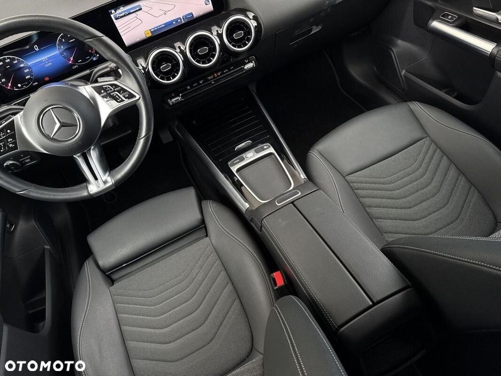 Mercedes-Benz GLA - 13
