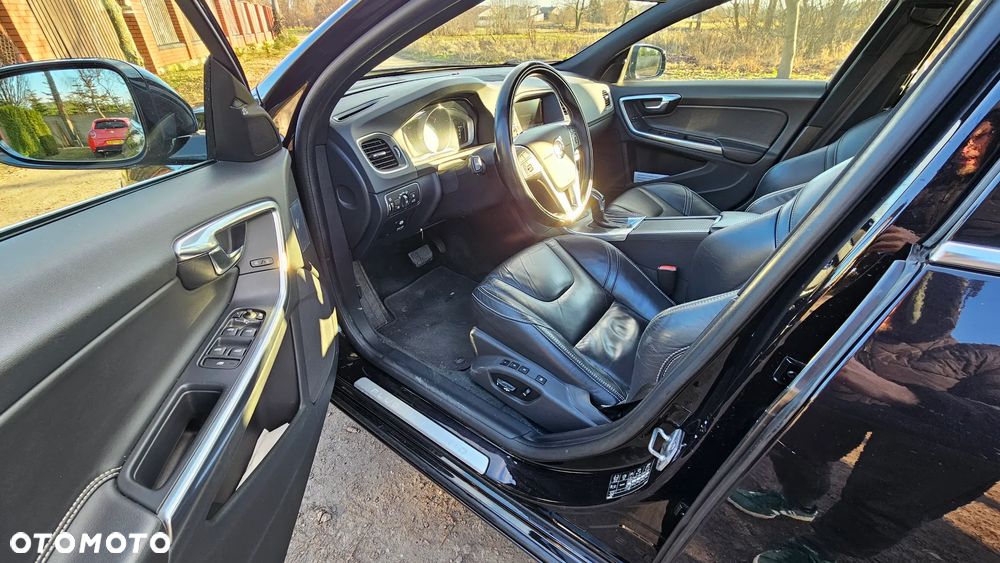 Volvo V60 D6 Plug-In-Hybrid AWD Geartronic Summum - 11