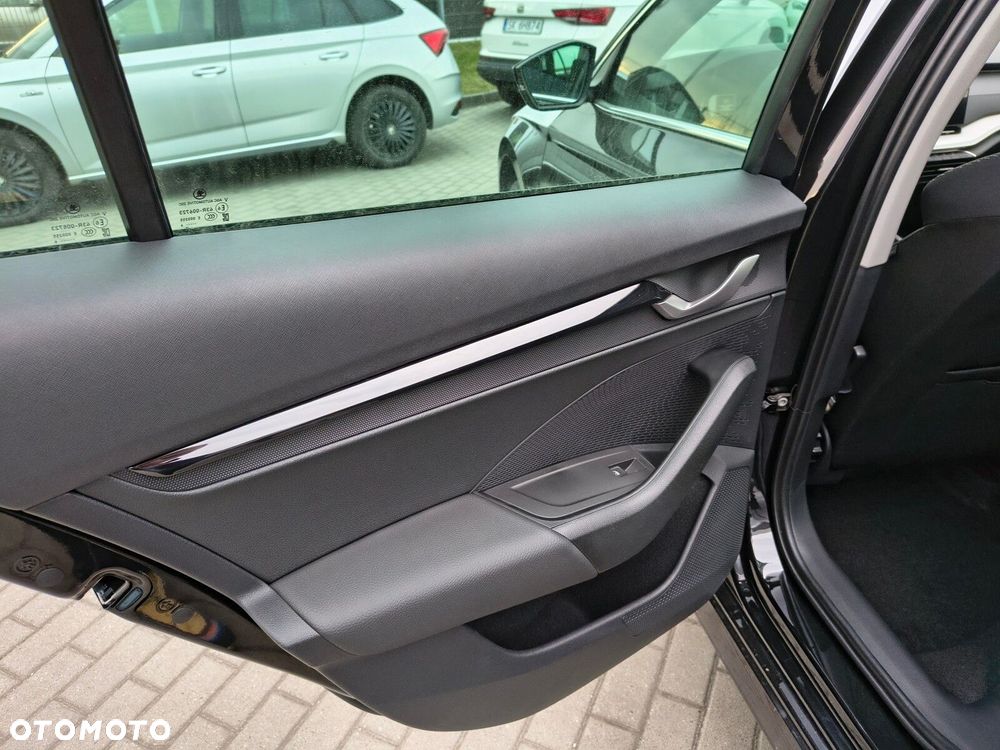 Skoda Octavia 2.0 TDI Selection DSG - 17