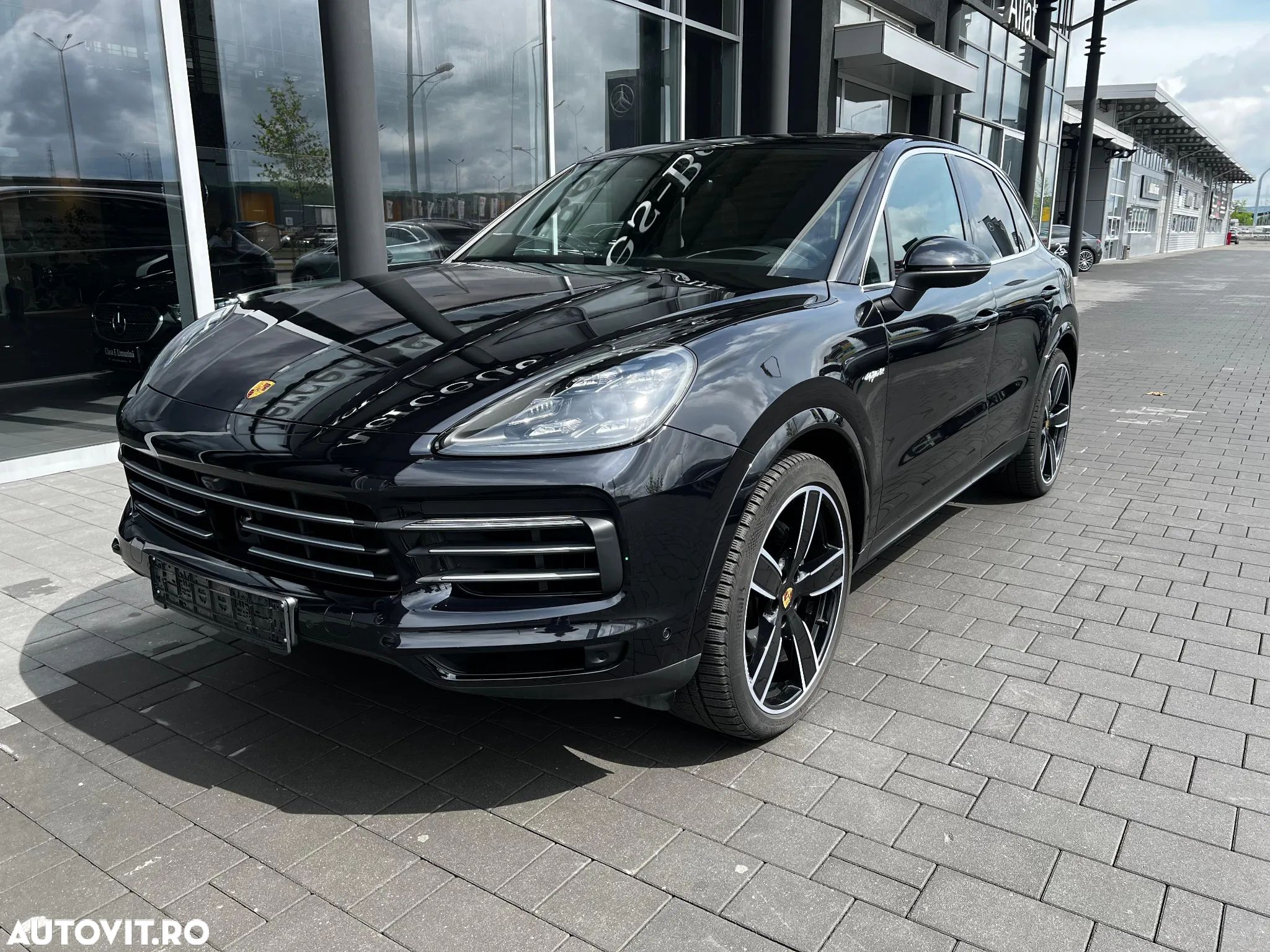 Porsche Cayenne - 1