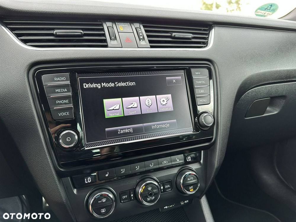 Skoda Octavia 2.0 TDI DSG RS - 32
