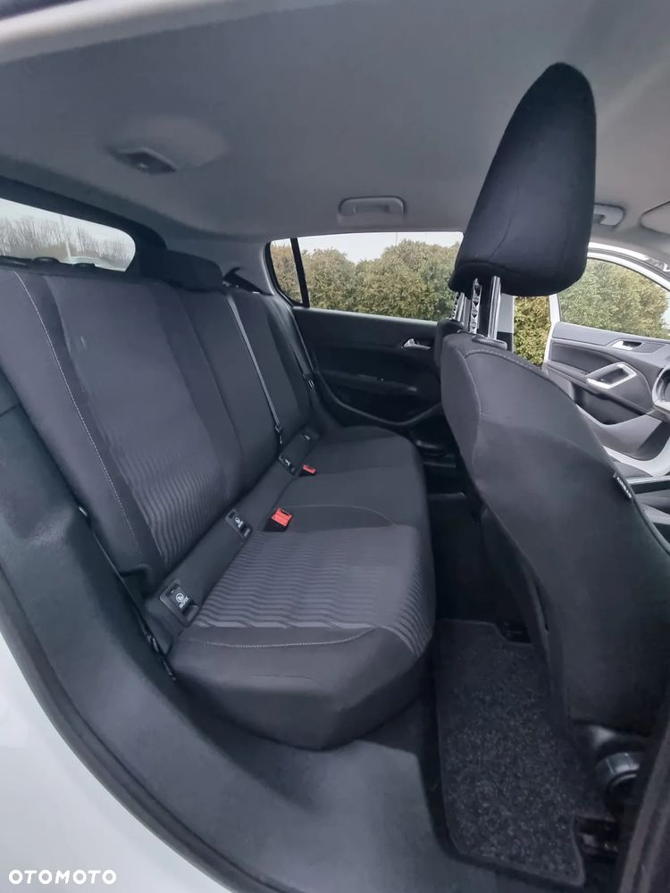 Peugeot 308 1.6 BlueHDi Allure S&S - 17