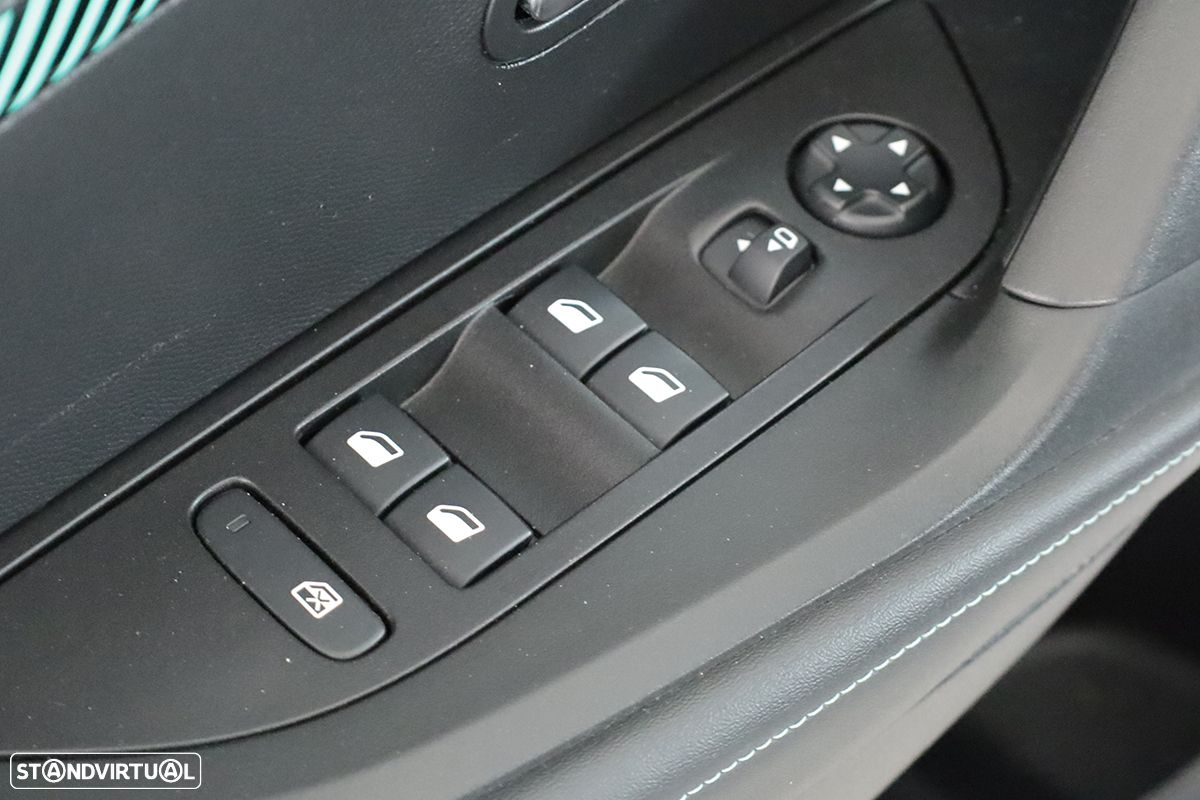 Peugeot 2008 1.2 PureTech Allure Pack - 19