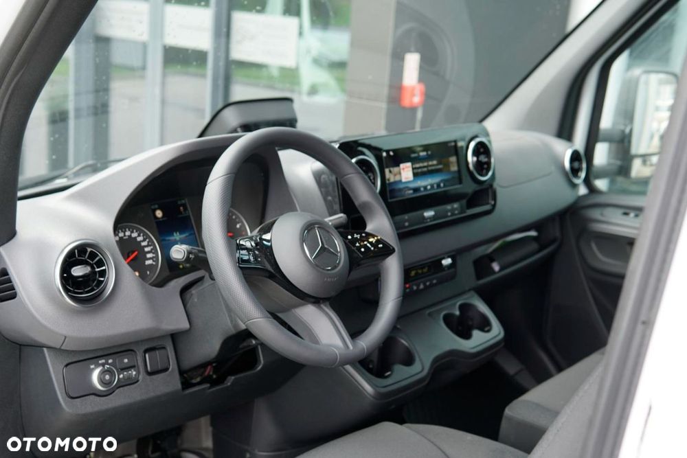 Mercedes-Benz Sprinter - 11