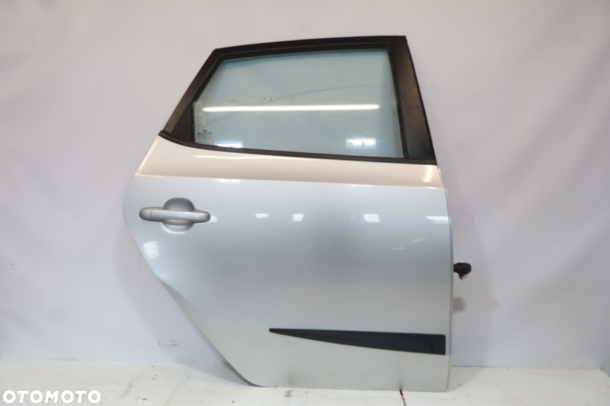 DRZWI PRAWY TYŁ HYUNDAI I30 I 2R HATCHBACK - 1