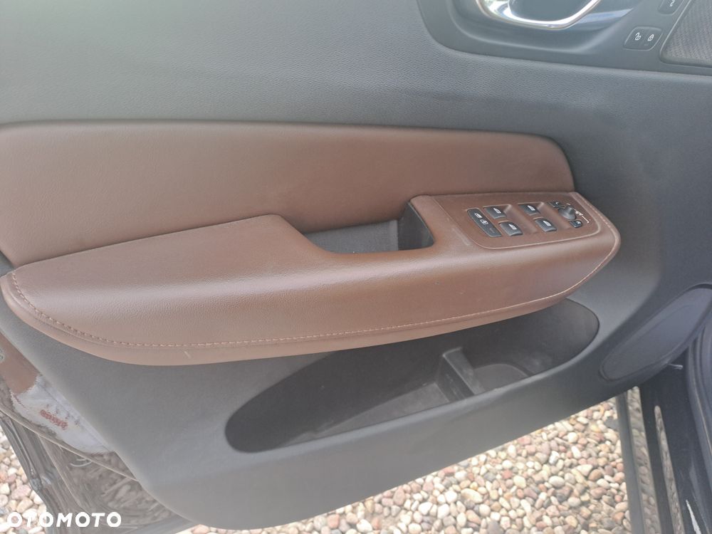 Volvo XC 60 T6 AWD Geartronic RDesign - 26