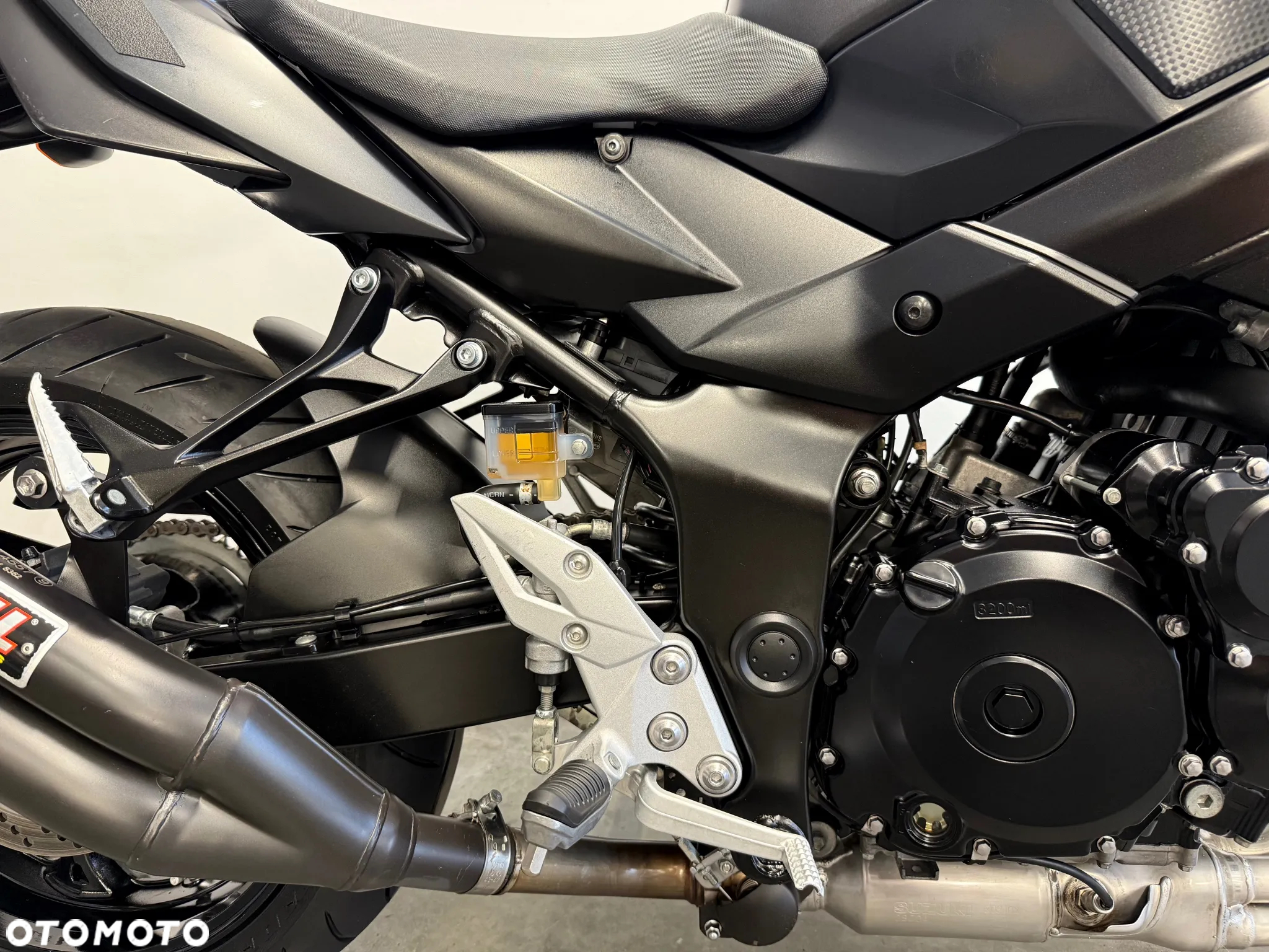 Suzuki GSR - 32
