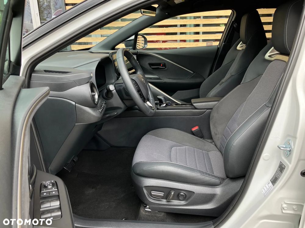 Toyota C-HR 2.0 PHEV Dynamic Force Executive - 36