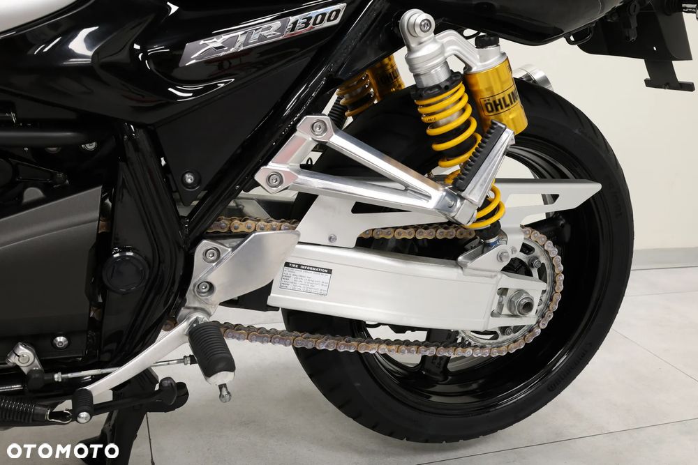 Yamaha XJR - 38
