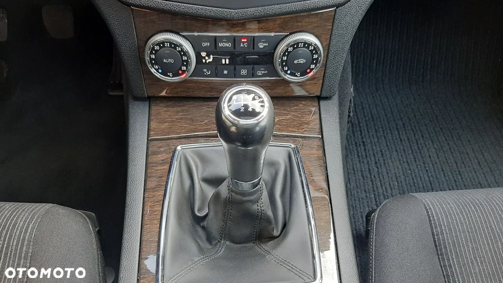 Mercedes-Benz Klasa C 180 BlueEFFICIENCY Elegance - 23