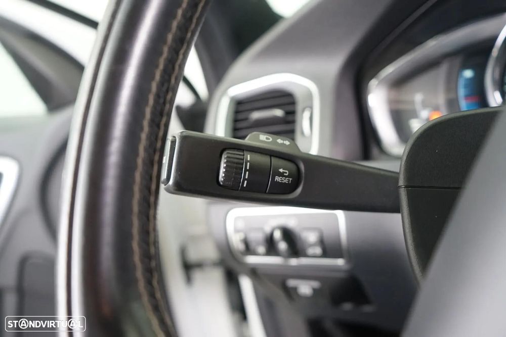 Volvo V60 2.4 D6 R-Design AWD Phev - 27