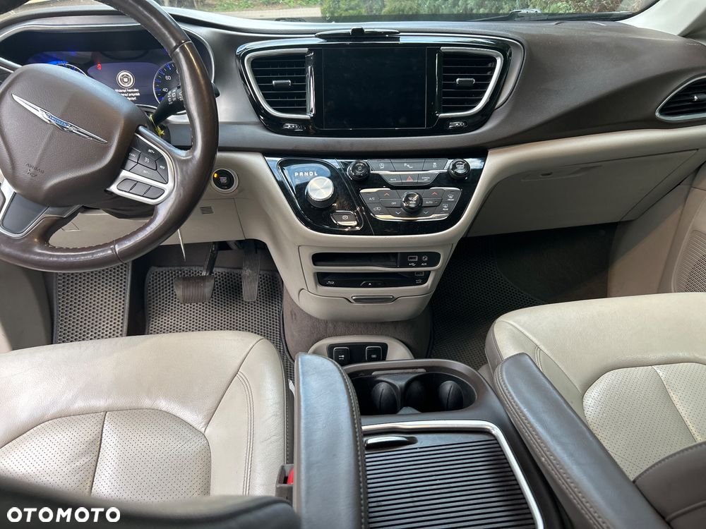 Chrysler Pacifica - 12