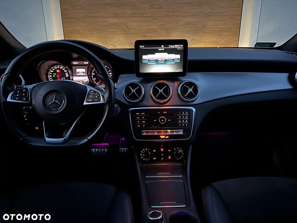 Mercedes-Benz CLA 200 7G-DCT - 7