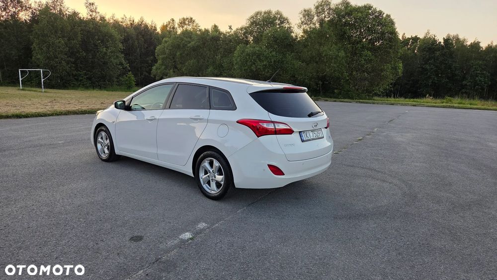 Hyundai i30 i30cw 1.4 Intro Edition - 3