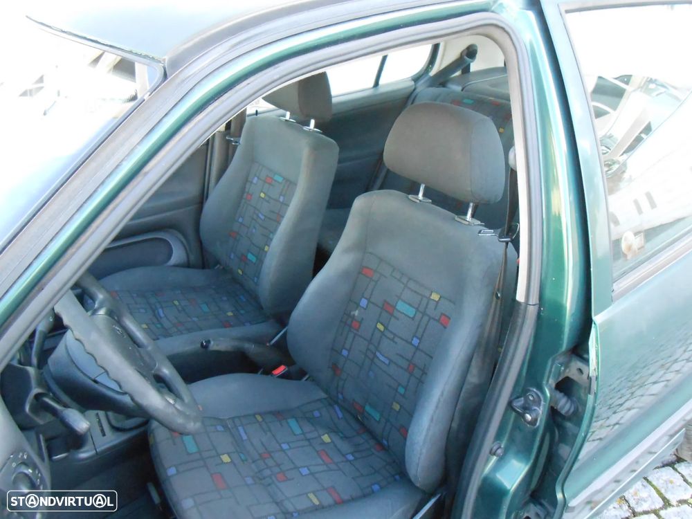 VW Polo 1.0 Fox - 16