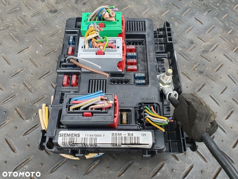 PEUGEOT CITROEN SKRZYNKA BEZPIECZNIKÓW MODUŁ BSM B4 T11847004F 9643498780 - 1