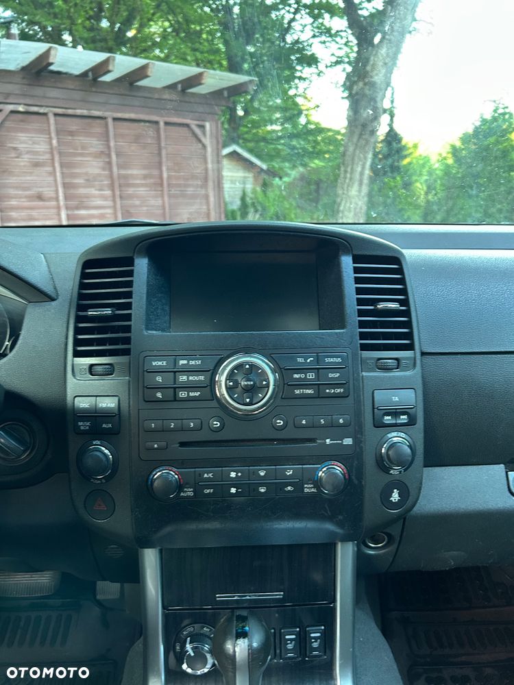 Nissan Pathfinder 2.5 D LE EU5 - 12