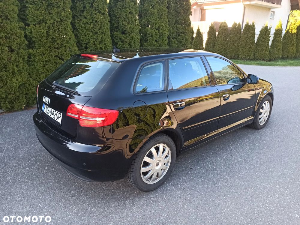 Audi A3 Sportback 1.6 TDI DPF Attraction - 4