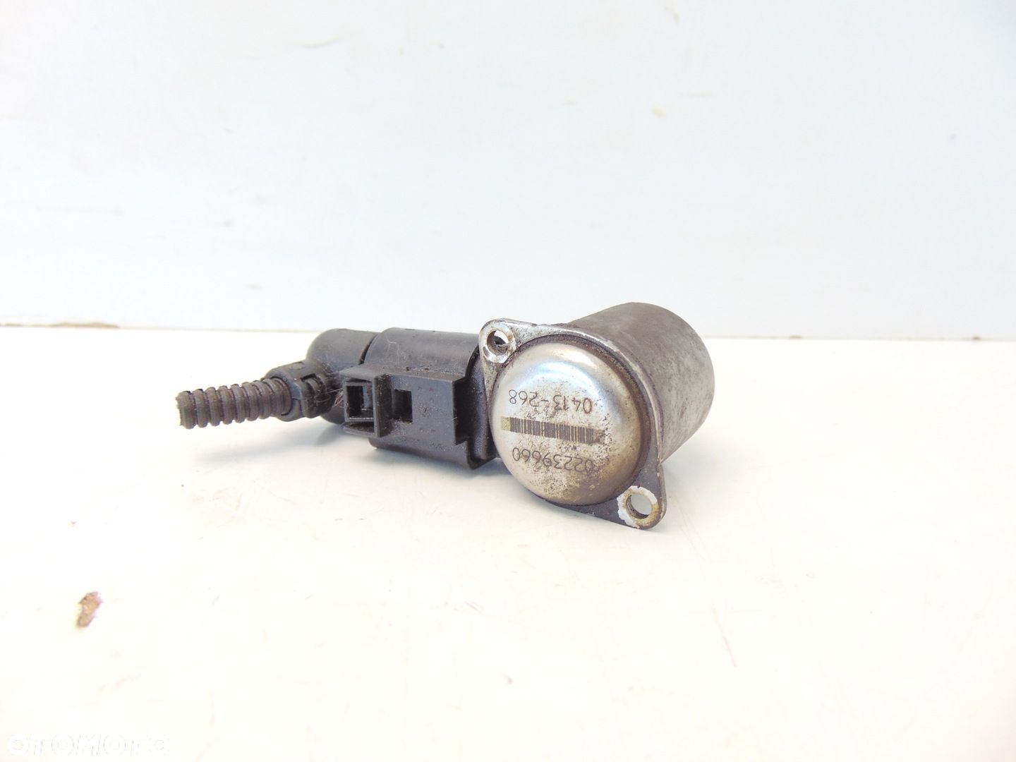 CZUJNIK PRZEKŁADNI MAGLOWNICY SERVOTRONIC AUDI A4 B8 A5 8T 0447-268 - 2