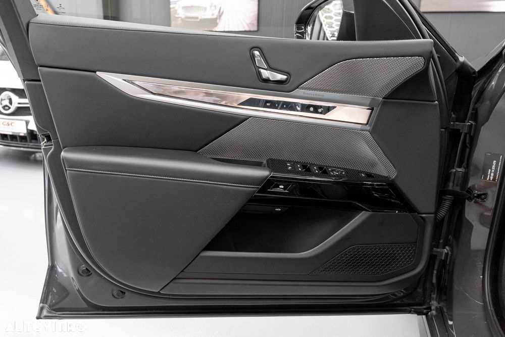 BMW Seria 7 740d xDrive MHEV - 38