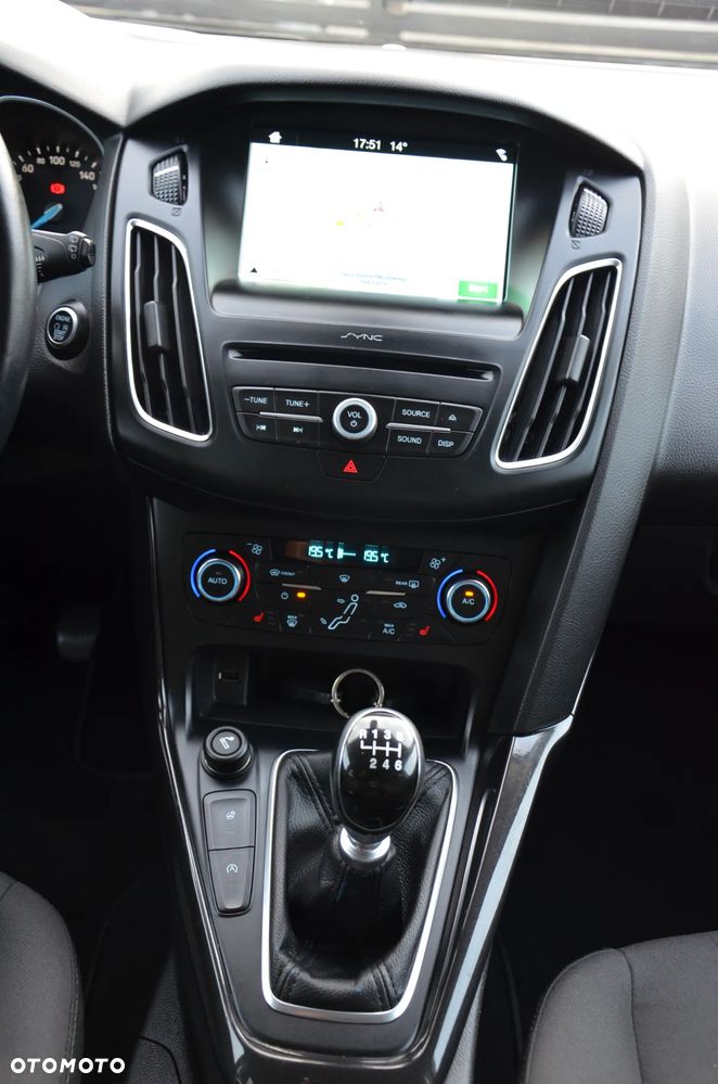 Ford Focus Turnier 1.5 EcoBlue Start-Stopp-System TITANIUM - 25