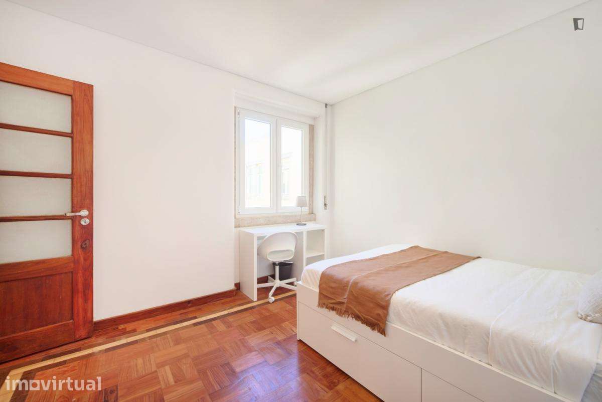 Quarto - localizado em São Sebastião Lisbon - Grande imagem: 2/38