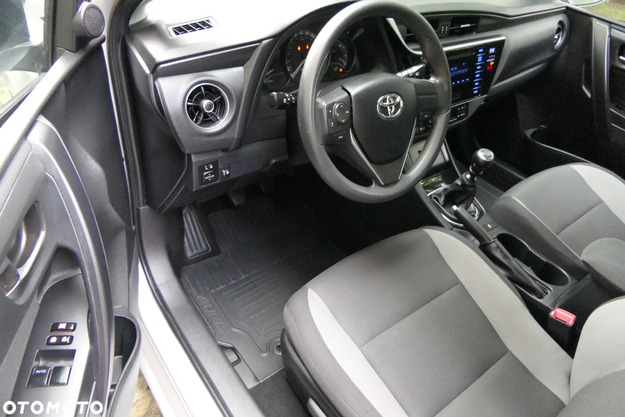 Toyota Auris 1.33 VVT-i Comfort - 14