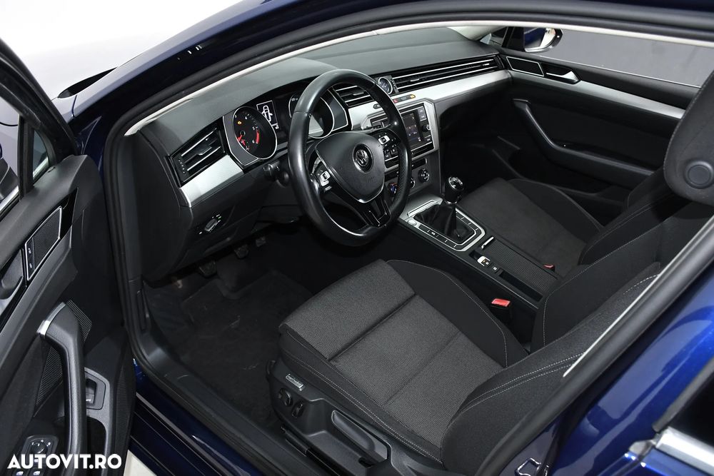 Volkswagen Passat - 15