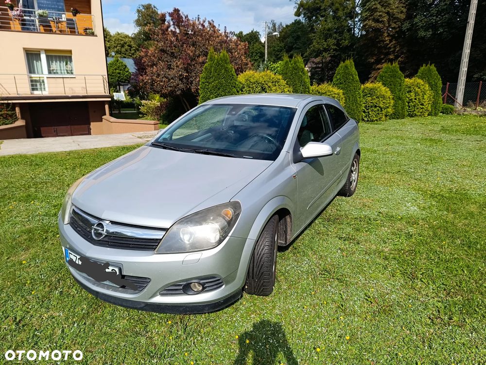 Opel Astra III GTC 1.6 Cosmo - 1