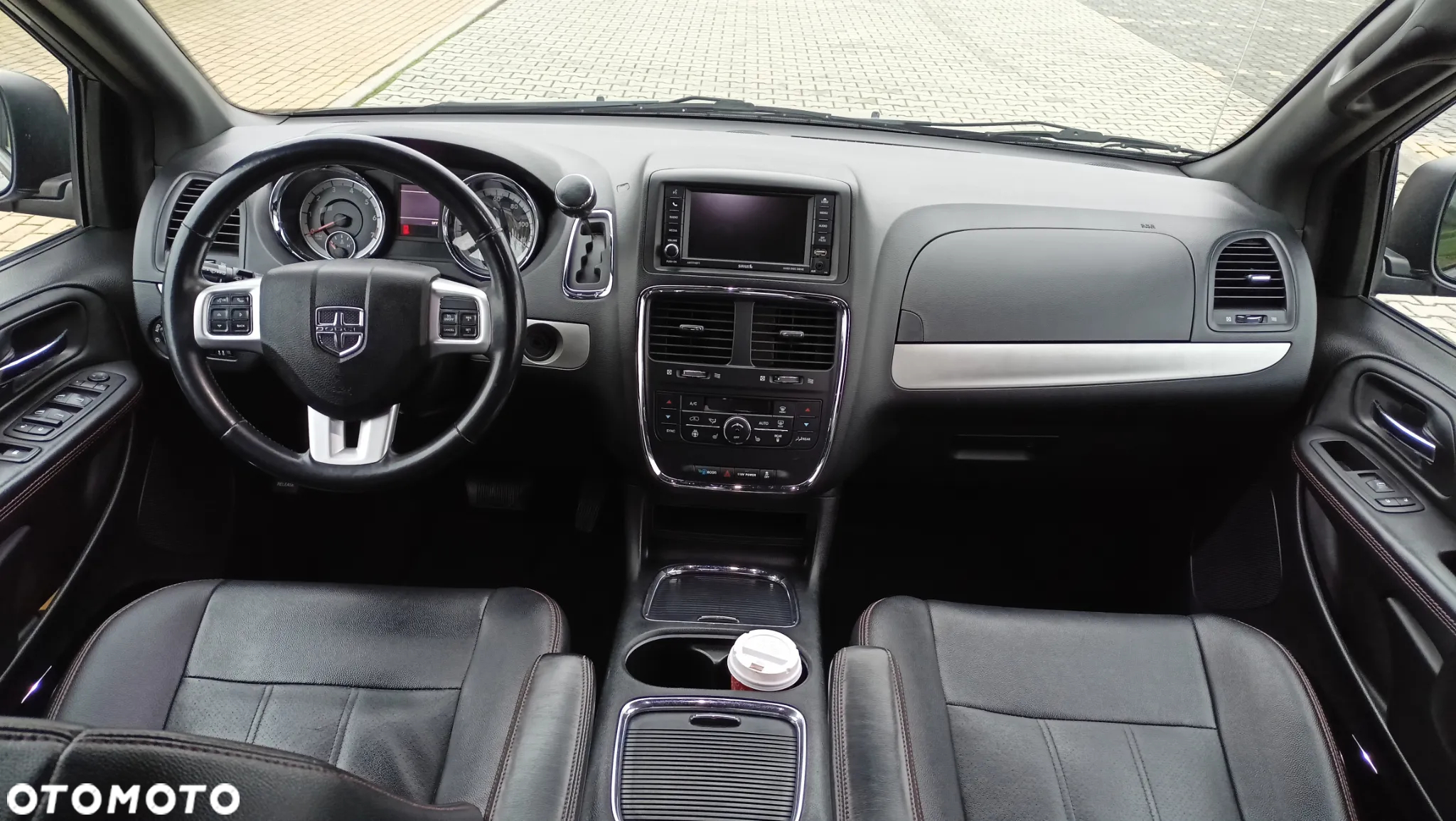Dodge Grand Caravan - 12