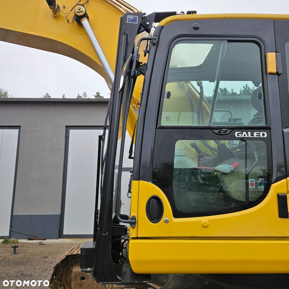 Komatsu PC210 - 13