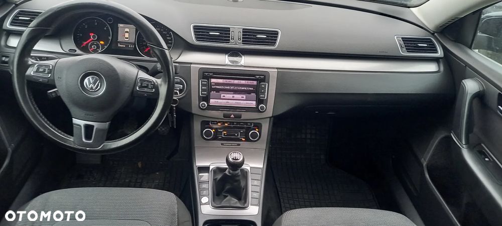 Volkswagen Passat 2.0 TDI DPF Sportline - 26