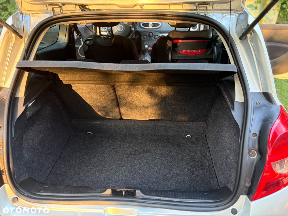 Renault Clio 1.6 16V Expression - 12