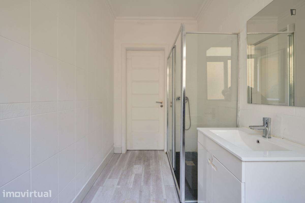 Quarto - localizado em Marquês de Pombal Lisbon - Grande imagem: 5/12