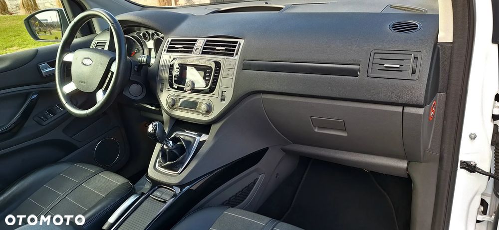 Ford Kuga 2.0 TDCi 2x4 Titanium - 16