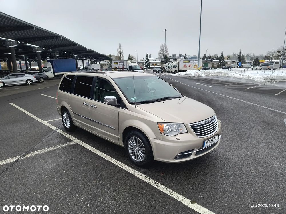 Chrysler Town & Country 3.6 Limited - 9