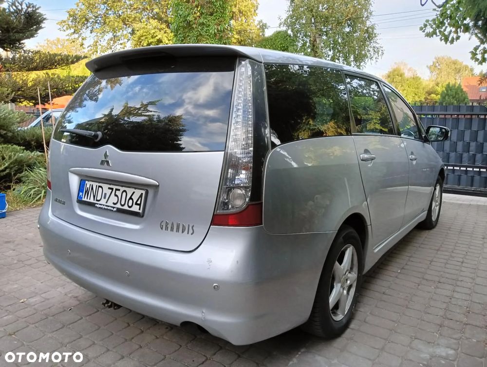 Mitsubishi Grandis 2.0 DI-D 6-Sitzer Intense - 11