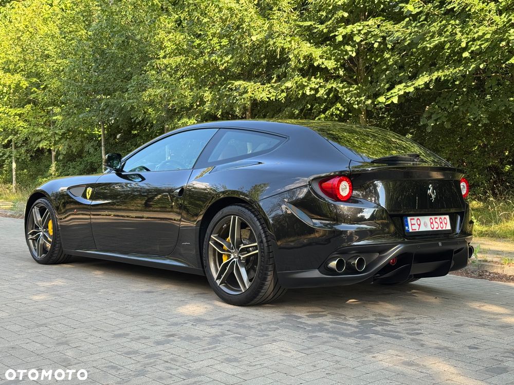 Ferrari FF - 7